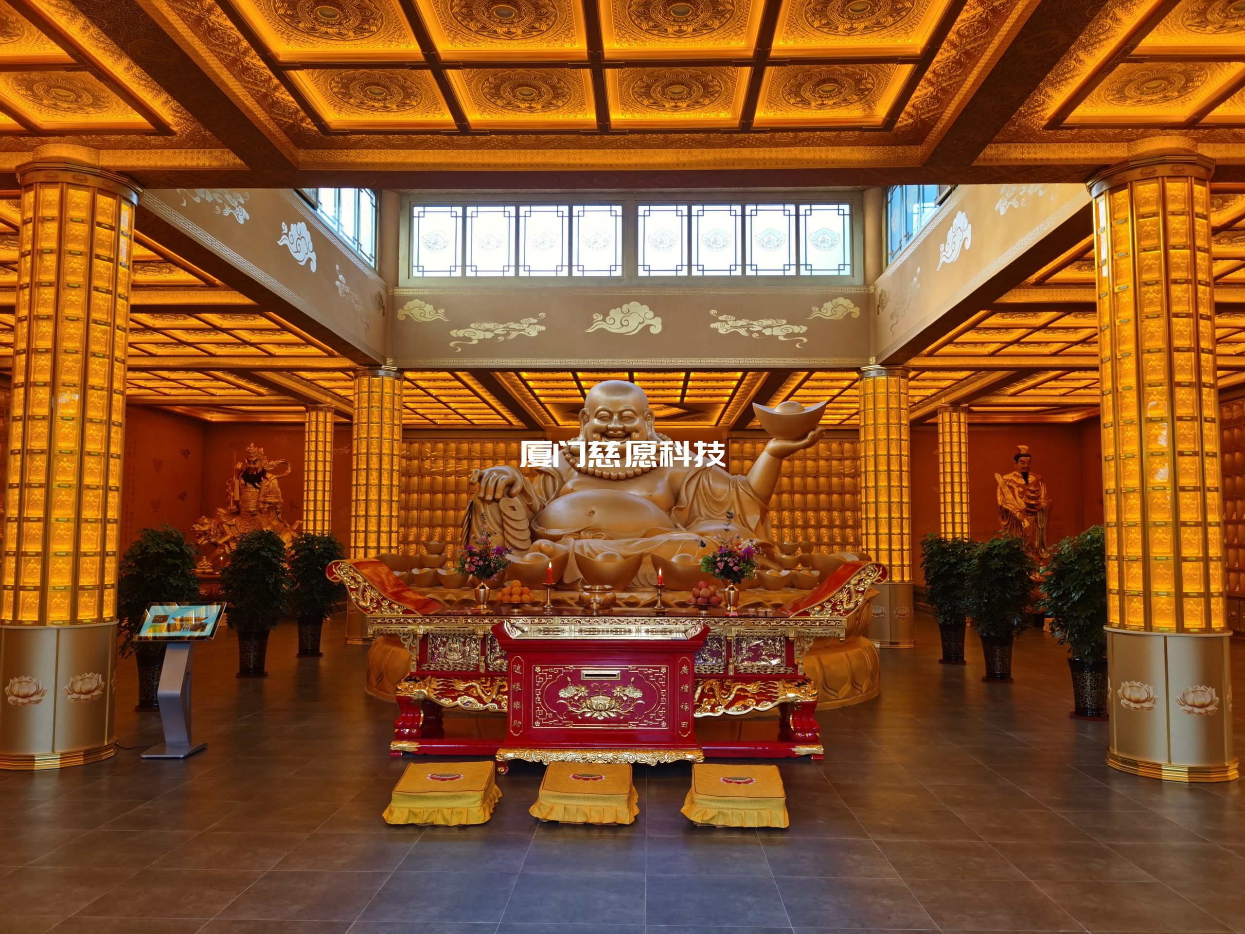 一種莊嚴神圣的美感-寺院萬佛燈